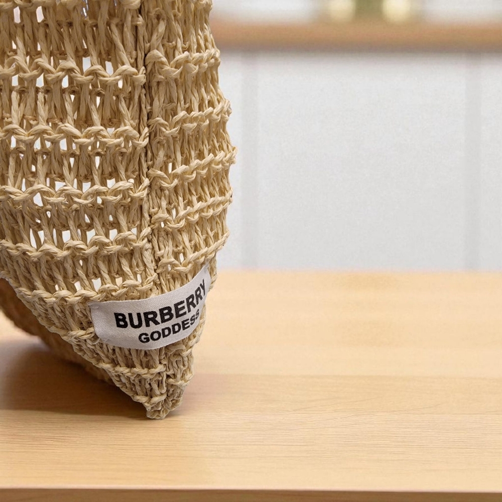 Burberry Elegant Tan Woven Tote Bag - NWOT - Picture 2 of 5